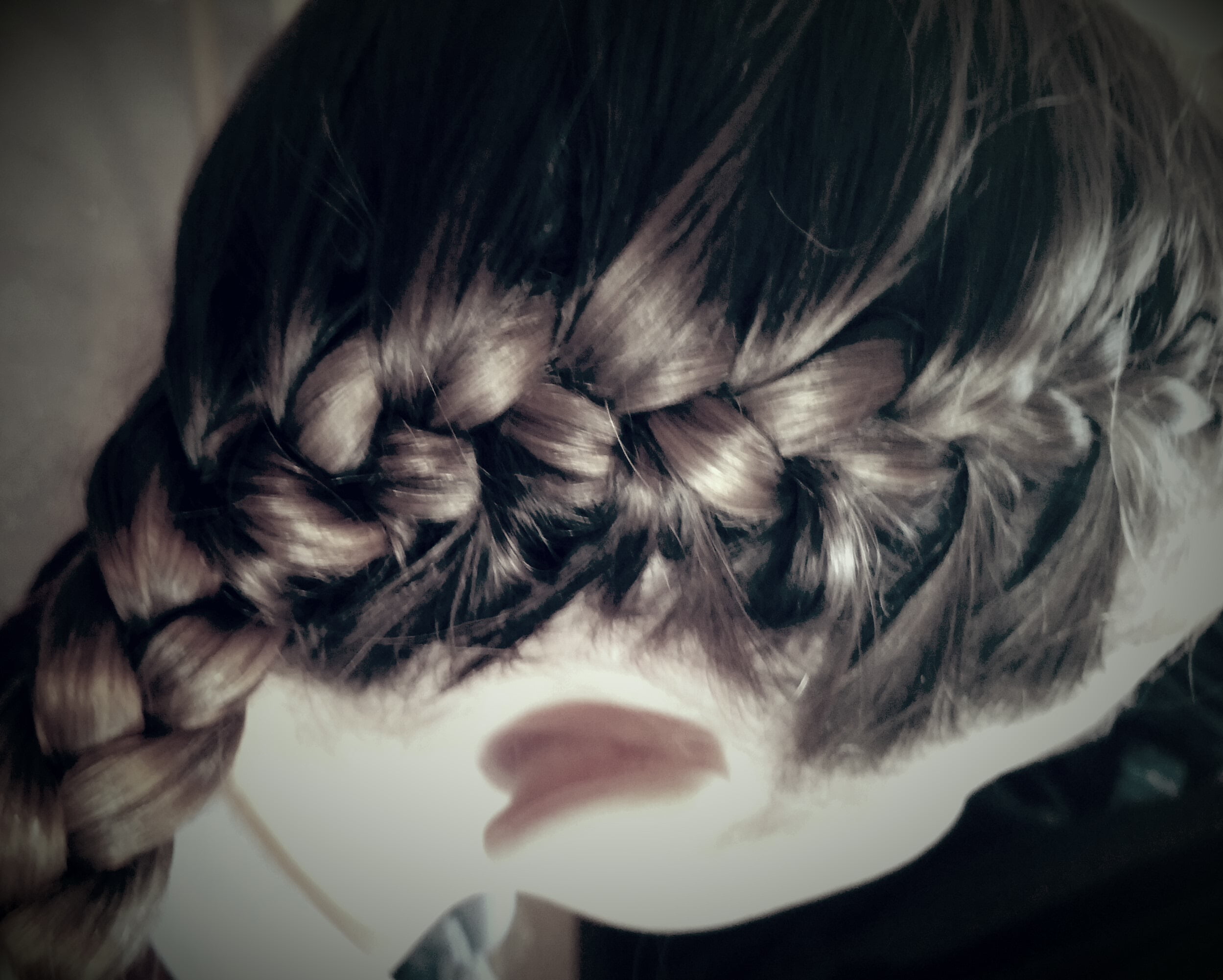 Using hair wax to create smooth plaits - Mummy Fever