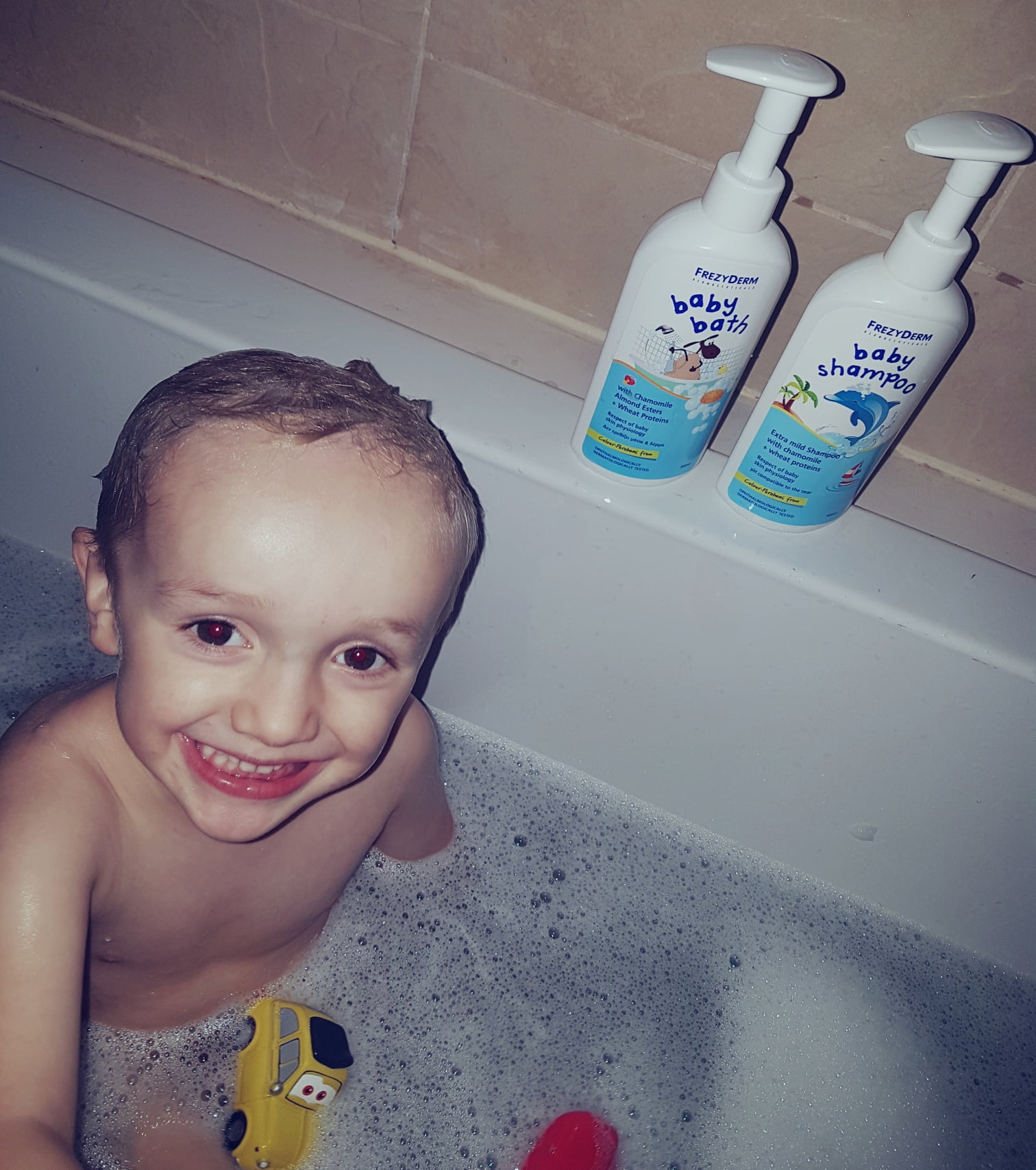 how to survive bathtime with a toddler