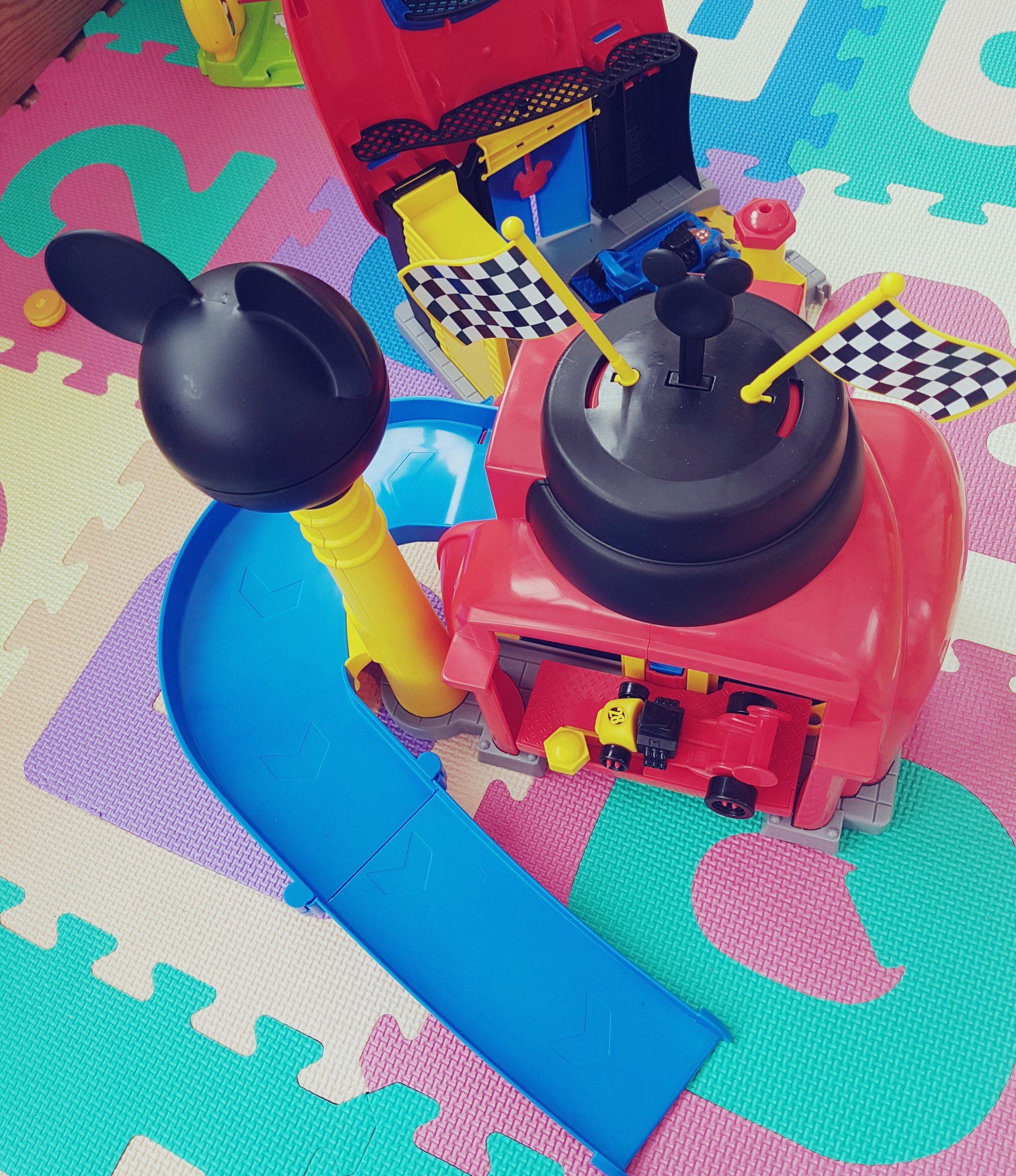 mickey and the roadster racers