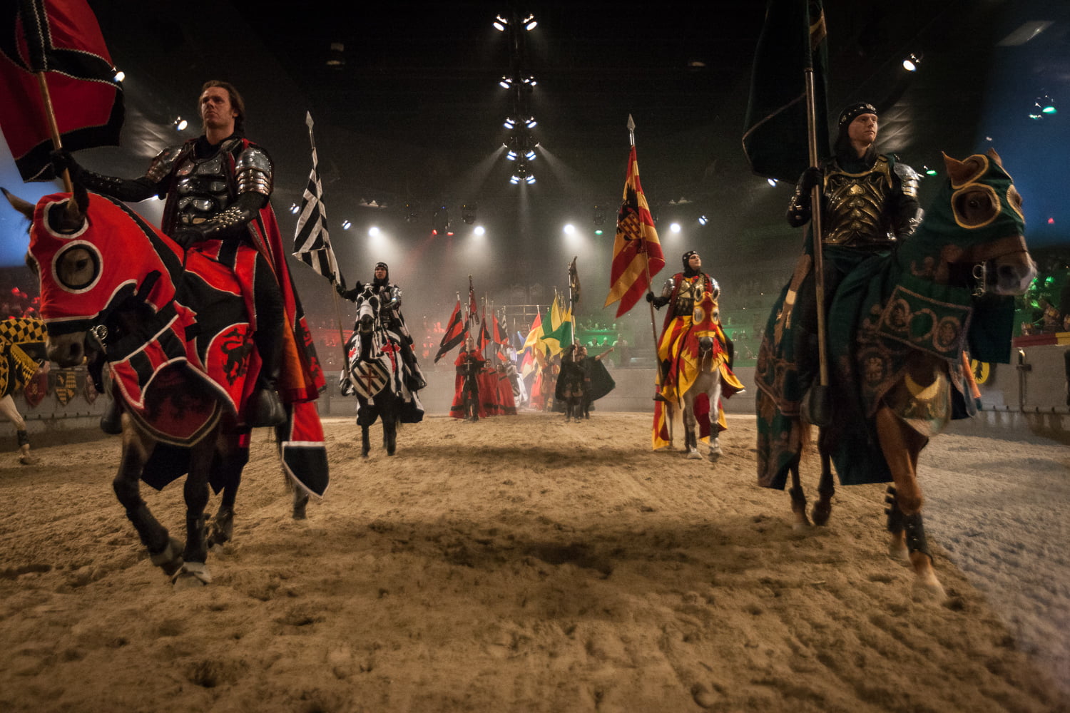 Проводится в несколько. Medieval times dinner Tournament. Шоу Medieval times. Medieval times 2 Season. Medieval times (NSFW).