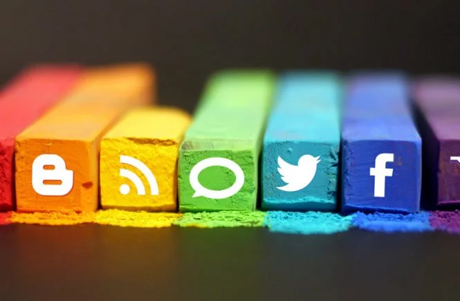 keeping in touch on holiday